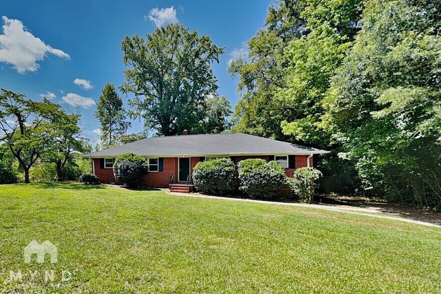 Building Photo - 5201 Pinebrook Dr