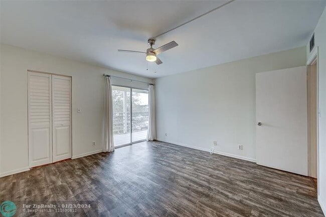 Building Photo - 4401 Martinique Ct