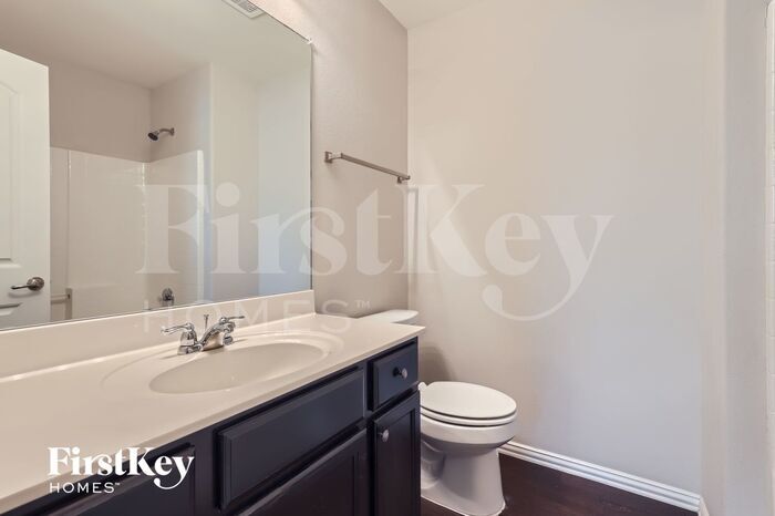 Building Photo - 260 Meadowcrest Dr