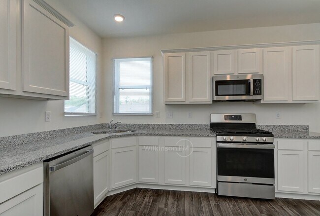 Building Photo - 5 BR/3 BTH Home in Selwyn Landing
