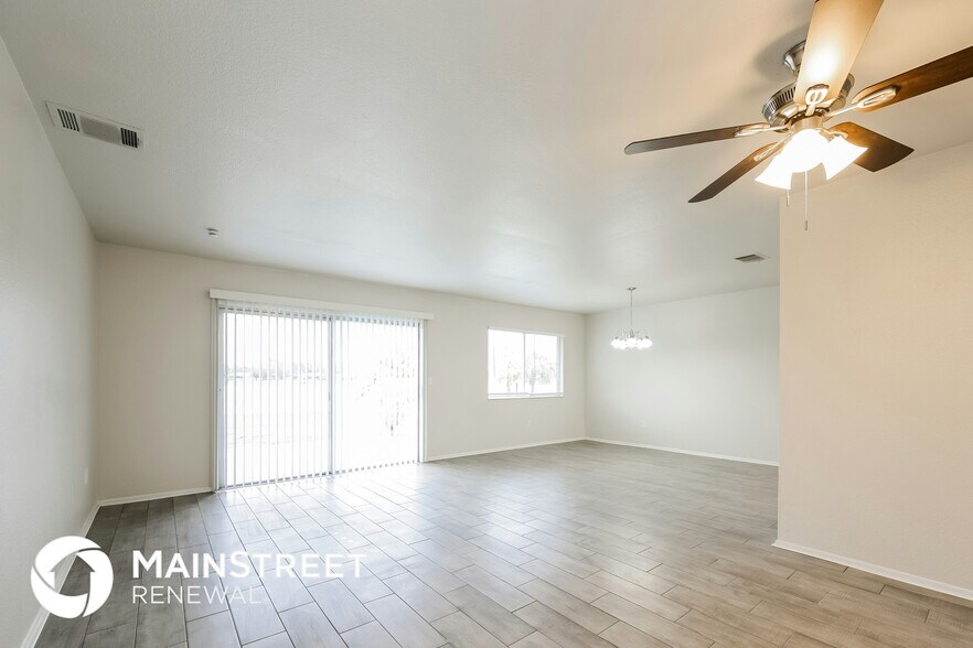 Building Photo - 4740 Escalante Dr