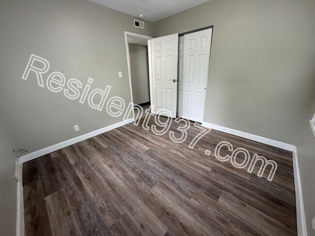Building Photo - 3 Bed 1 bath