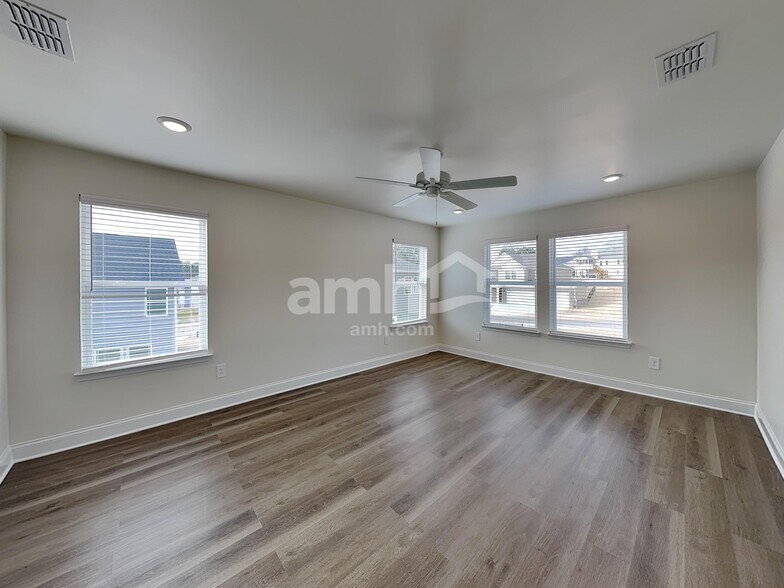 Building Photo - 3286 Emzy Dr