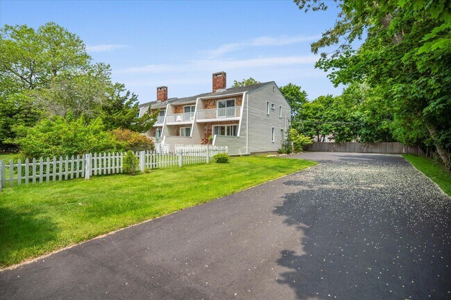 Building Photo - 188 Main St