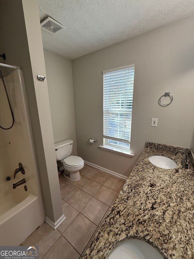 Building Photo - 27 Montgomery St NE