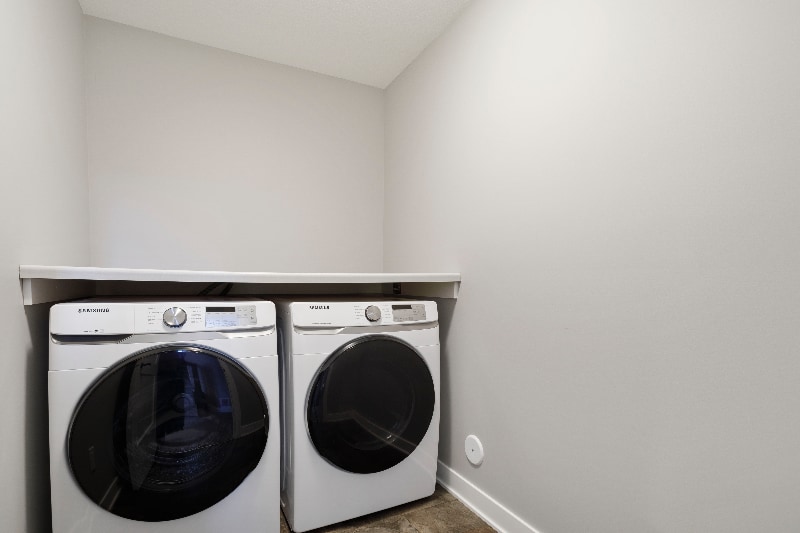 Building Photo - 220 Stonelake Dr SE