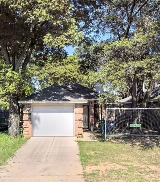 Primary Photo - 3 Bedroom and 1.5 Bath with attached garage
