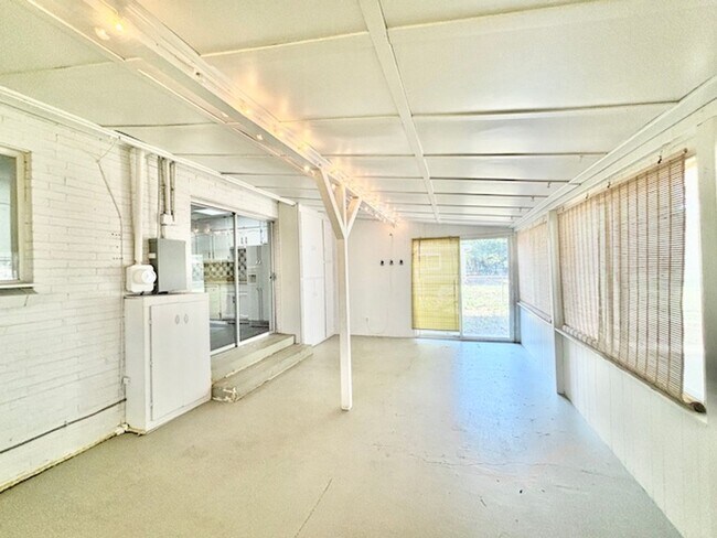 Building Photo - FREE AUGUST RENT!! - Harris Park Brick Ranch