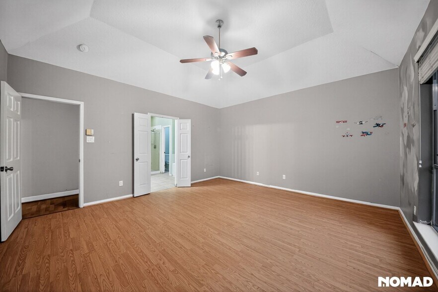Building Photo - 1811 Quiet Hollow Dr