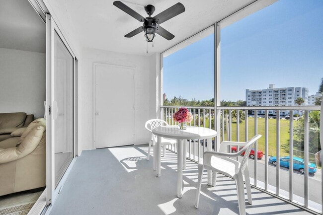 Building Photo - 720 Bayshore Dr