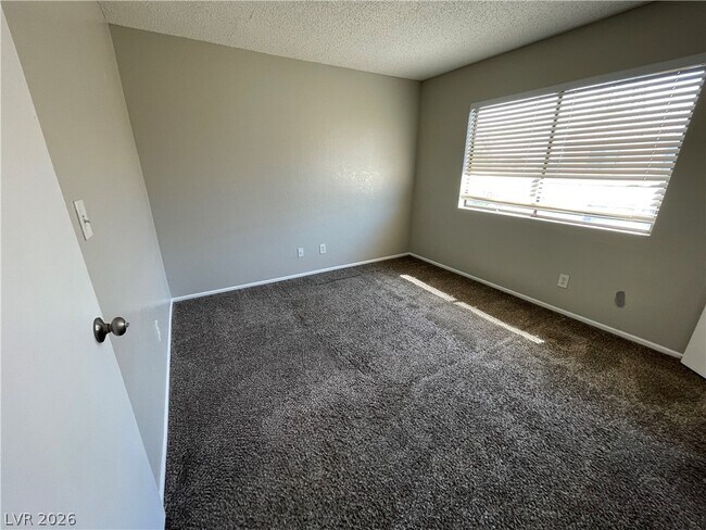 Building Photo - 5245 Child Ct