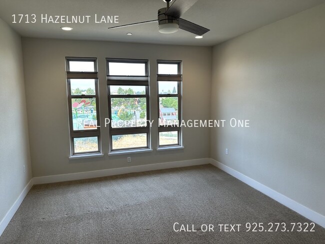 Building Photo - 1713 Hazelnut Ln