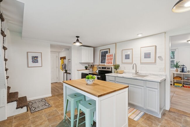 Building Photo - 111 Cottage Rd