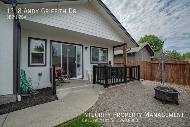 Building Photo - 1318 Andy Griffith Dr