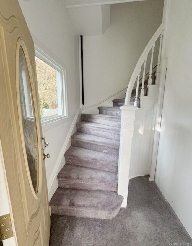 Building Photo - 1716 Farmington Ave