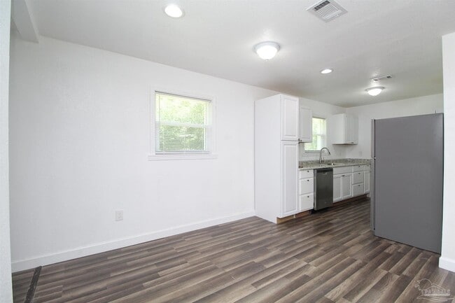 Building Photo - 6037 Syrcle Ave