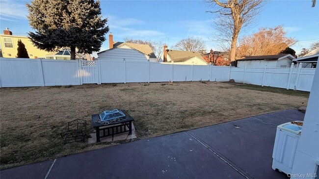 Building Photo - 185 Weir St