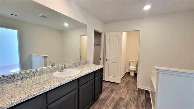 Building Photo - Lovely 2-story 4 bedroom/2.5 bath home in cul-de-sac: easy commute to Ft. Sam Houston, BAMC, and ...