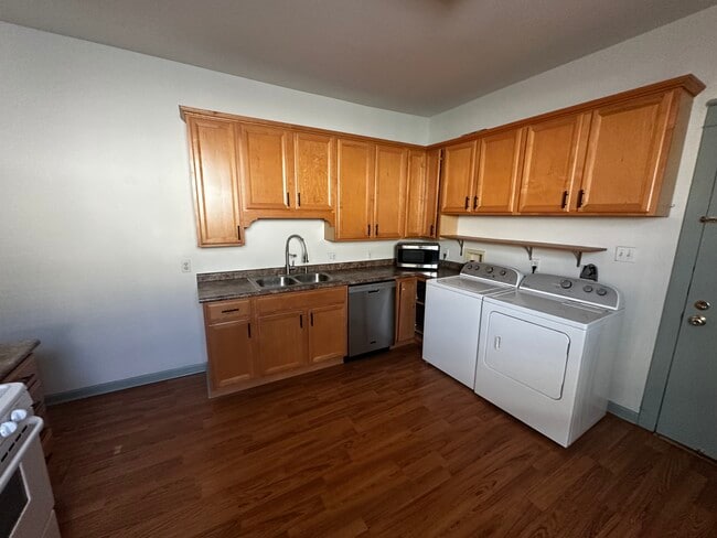 Building Photo - 4533 S Derbigny St