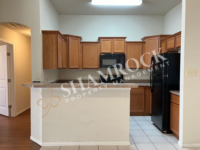 Building Photo - 3 bedroom/2 bath duplex in Midway ISD