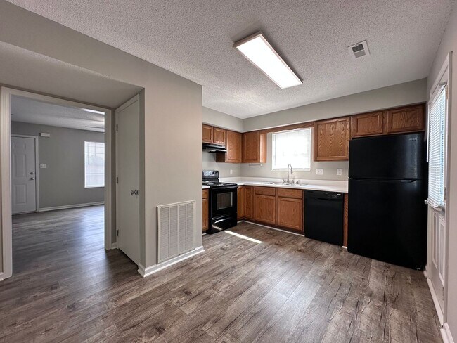 Building Photo - Rand 938 FABULOUS TOWNHOUSE! DON'T MISS TH...