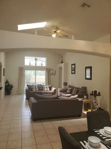 family room - 2651 Oneida Loop