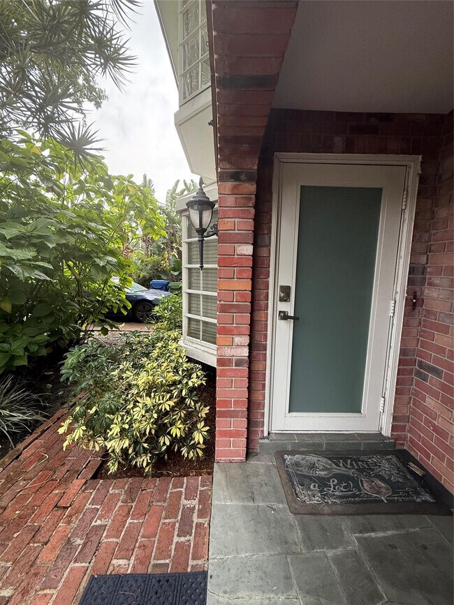 Building Photo - 619 Kensington Pl