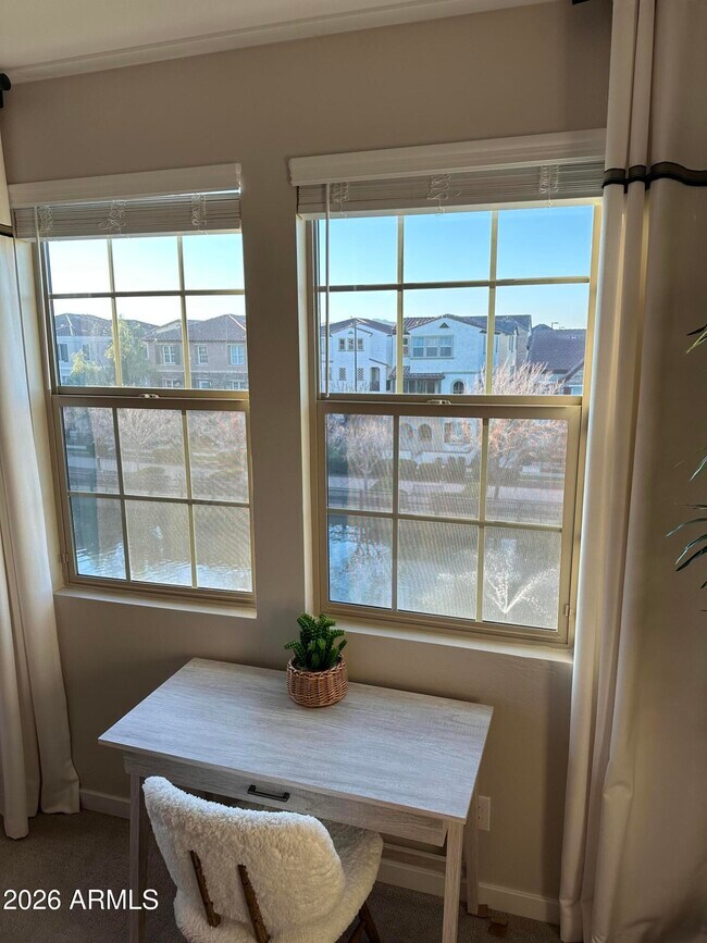 Building Photo - 1663 E Hampton Ln