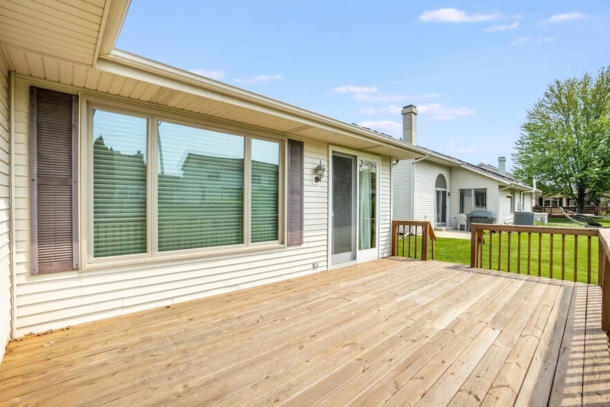 Deck - 22943 Bussey Dr