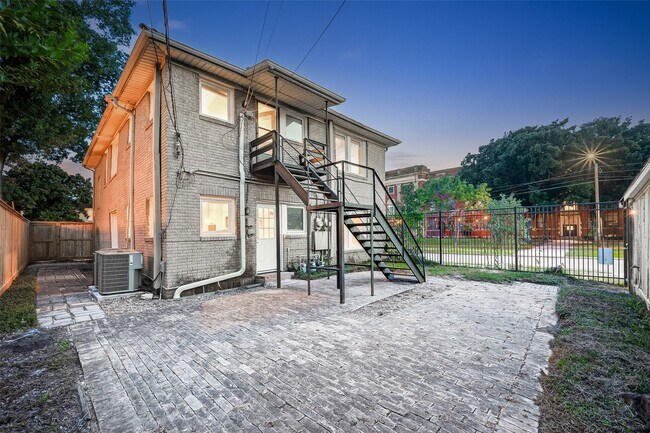 Building Photo - 1758 Hawthorne St