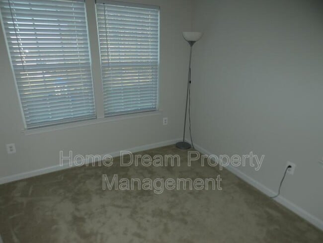 Building Photo - 6304 Crittenden Ln