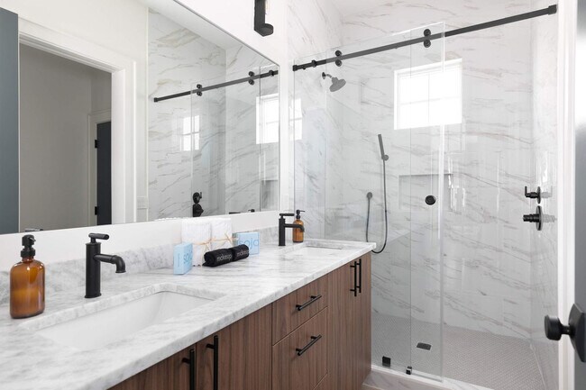 Building Photo - 226 George C Wallace Blvd