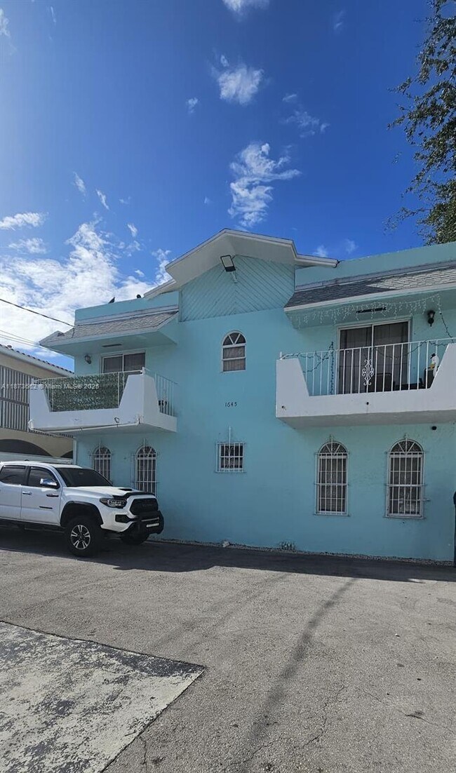 Primary Photo - 1645 SW 7th St