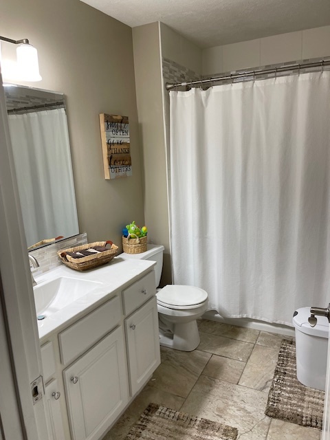 second bath - 4101 Trilithon Ct