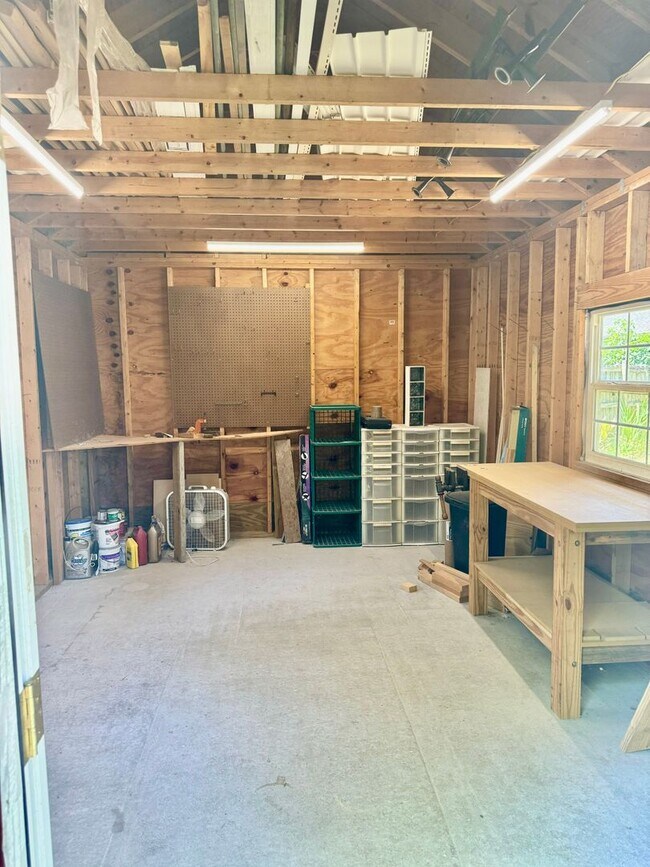 Building Photo - 3/2 Brick Home in Crowfield Plantation in Goose Creek!