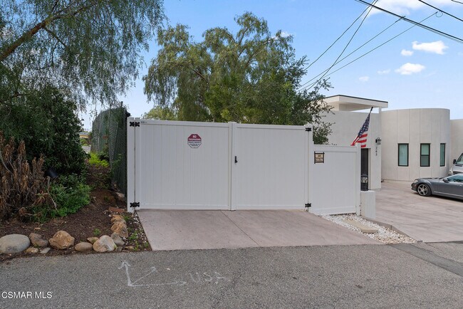 Building Photo - 263 McKnight Rd