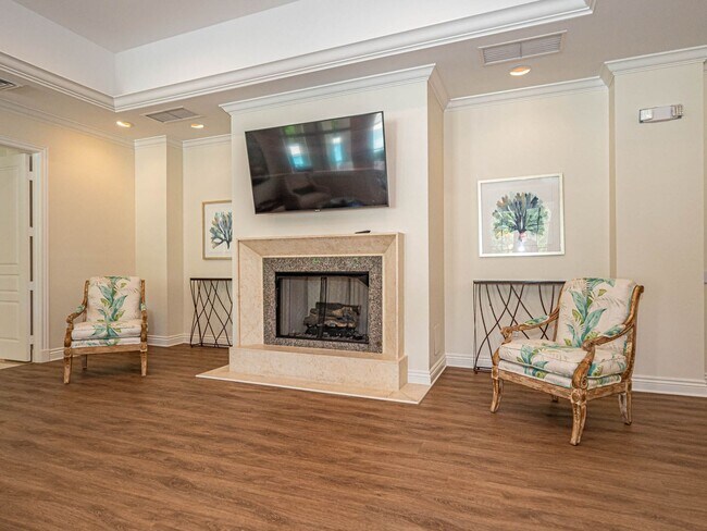 Building Photo - 801 N Swim Club Dr