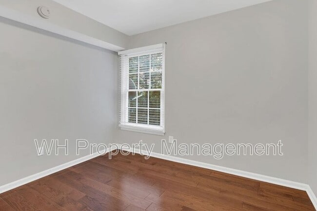 Building Photo - 1620 18th Ave S