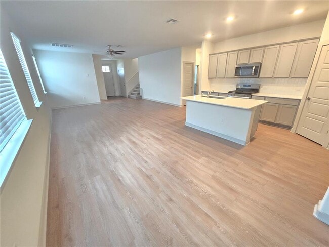 Building Photo - 14204 Mcarthur Dr