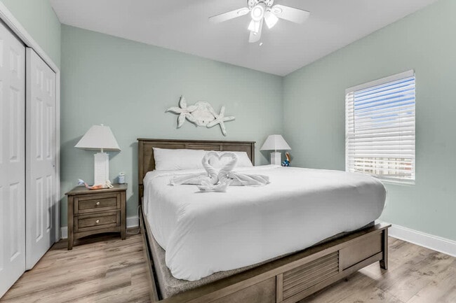 Building Photo - 9902 S Thomas Dr