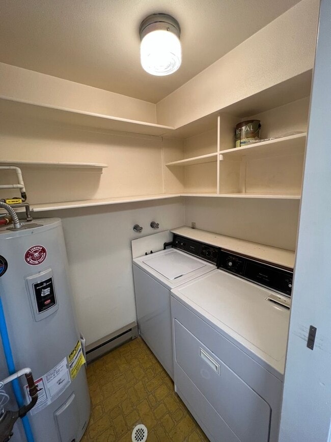 Building Photo - 1 Bedroom 1 Bath Townhouse in Great Neighborhood