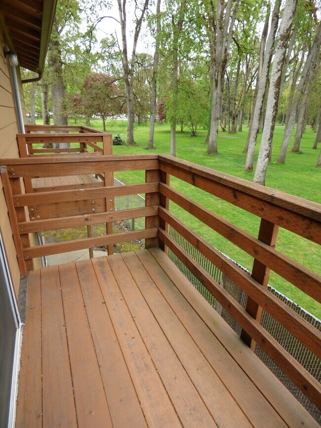 Building Photo - Rent Special: 1/2 Off May's Rent - 2 bed Townhome