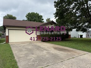 Building Photo - Spacious 3 Bedroom Home!