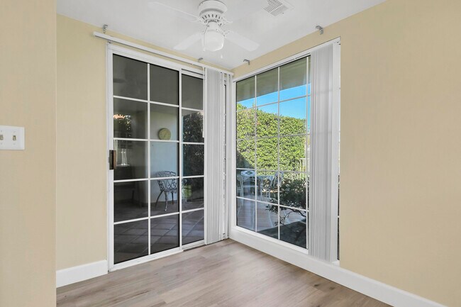 Building Photo - 43852 Vía Palma