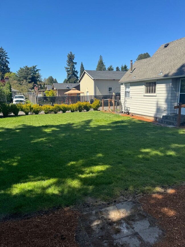 Building Photo - Great Locaton, Small Pet Negotiable w/ Pet Rent