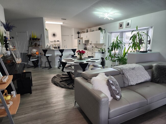 Building Photo - 1876 W Shanelle Path