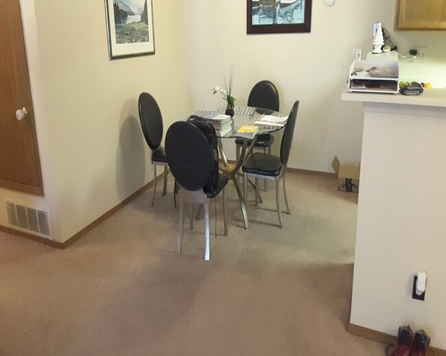 Building Photo - Charming 2BR/2BA Condo Near Lowry - AVAIL ...