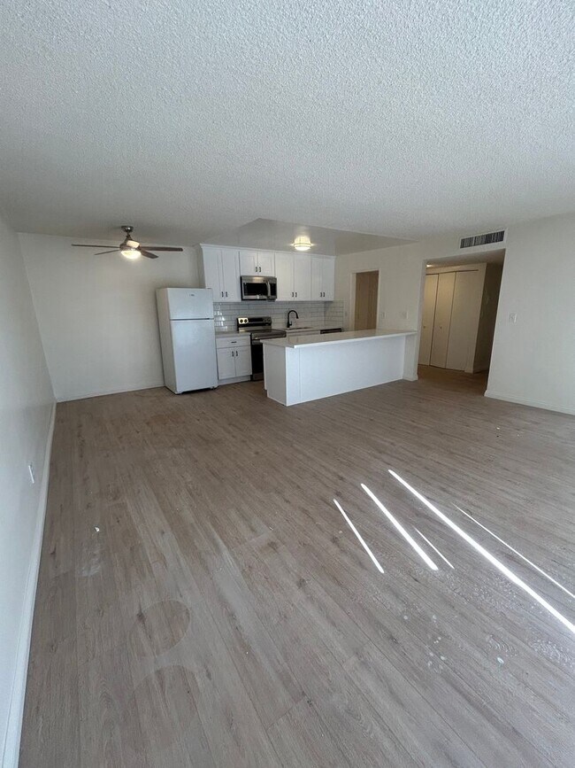 Building Photo - Newly Renovated & Modern 1 Bed / 1 Bath in Chatsworth | Balcony, Pool & Parking