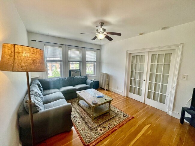 Building Photo - 9/1 No Fee!- Sunny upper floor 2BR - w/d i...