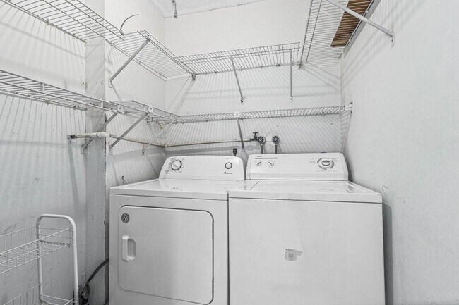 Building Photo - 641 Normandy Ln